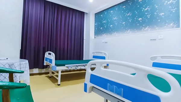 名门毒妃：腹黑王爷请躺好